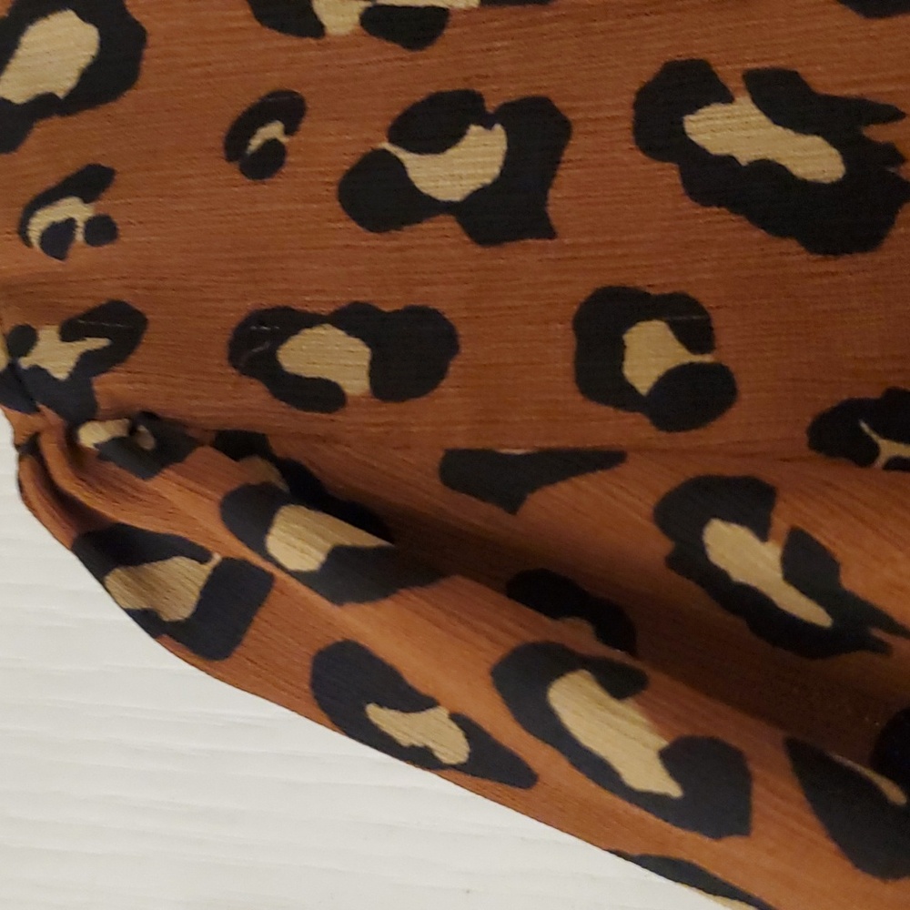 Ann Taylor Animal Print career blouse sz LP - Picture 8 of 8